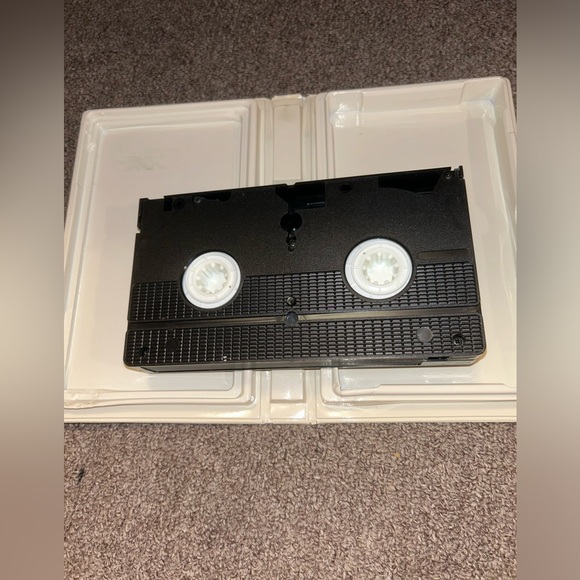 Vintage VHS Movies - The Land Before Time Lot Of 5 VHS Videos In Clamshells - Picture 6 of 13